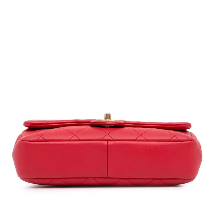 Medium Lambskin In The Loop Flap - Chanel